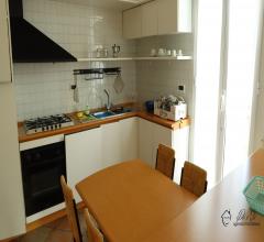 Case - Vendesi la nuda proprieta' di casa indipendente con due unità abitative e giardino