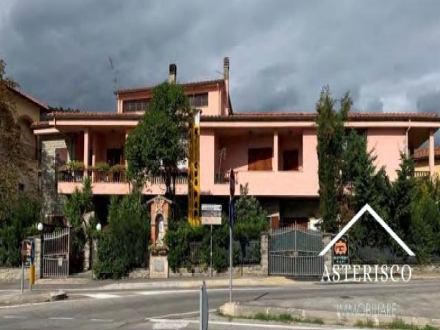 Villa con laboratorio - piazza fermi n.2/a - viale de gasperi - loro ciuffenna (ar) Case - Villa con laboratorio - piazza fermi n.2/a - viale de gasperi - loro ciuffenna (ar)