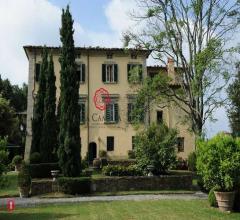 Colline di camaiore - villa storica di prestigio con splendida vista mare e piscina