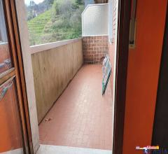 Case - Carrara loc.montia appartamento con area esterna
