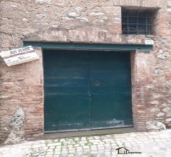 Appartamenti in Vendita - Cantina con finestra