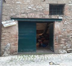 Appartamenti in Vendita - Cantina con finestra