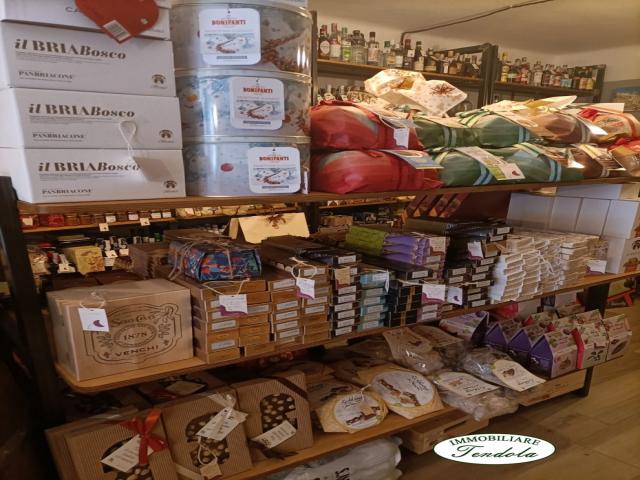 Enoteca e rivendita di prodotti alimentari carrara centro