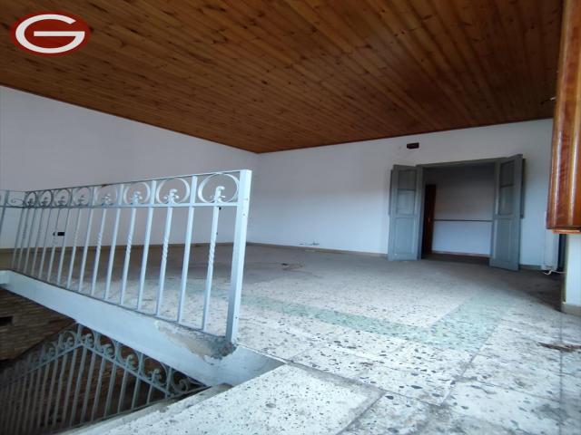 Appartamenti in Vendita - Casa indipendente in vendita a anoia zona semicentrale