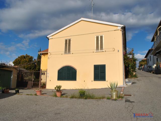 Rosignano marittimo -  indipendente zona residenziale con terreno agricolo