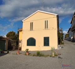 Rosignano marittimo -  indipendente zona residenziale con terreno agricolo