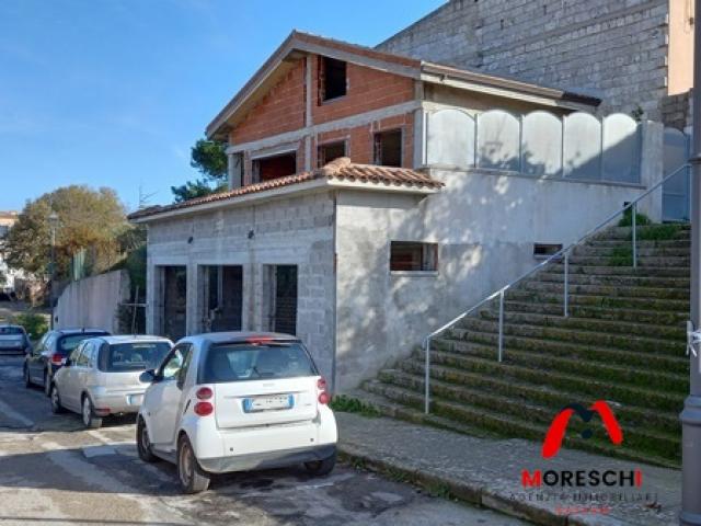 Case - Ossi grezzo indipendente con cortile e vista panoramica