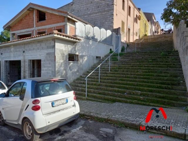 Case - Ossi grezzo indipendente con cortile e vista panoramica