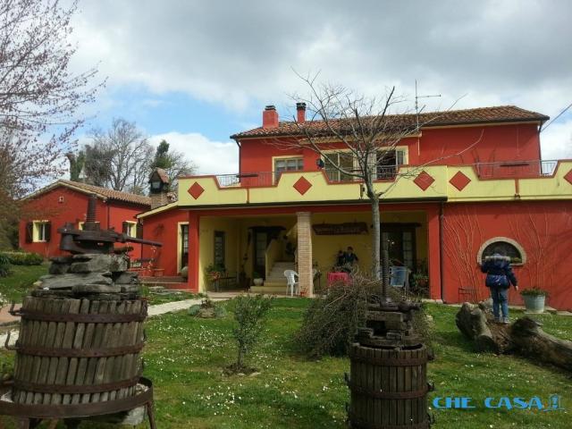 Agriturismo con terreno