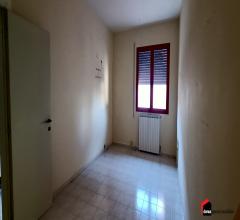 Case - Sarcedo: ufficio/studio di 80mq con parcheggio e ascensore, piano primo. nessuna spesa condominiale.