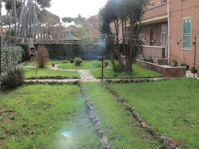 Case - Appartamento  zona mare con giardino e garage