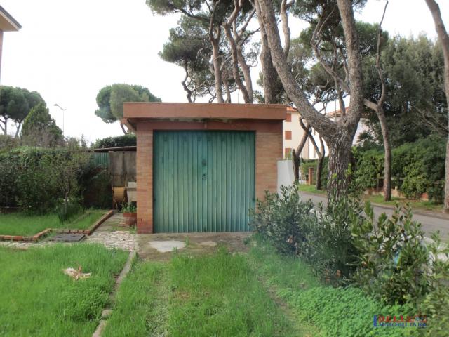 Case - Appartamento  zona mare con giardino e garage