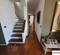 Case - Casteldaccia: appartamento su 2 livelli con terrazzo