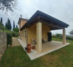 Case - Sona (vr) - villa singola di pregio di 250 mq circa con piscina e fabbricato annesso di 3 vani oltre