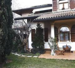 Case - Marcellise (vr) - villa singola multipiano di oltre 400mq su lotto di terreno a giardino per 1000mq