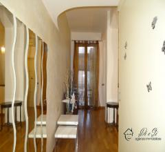 Appartamento bilocale ampio, con balcone, in vendita ad albenga