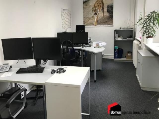 Case - Thiene: ufficio/sudio di 95 mq circa, doppia entrata indipendente, ampio parcheggio