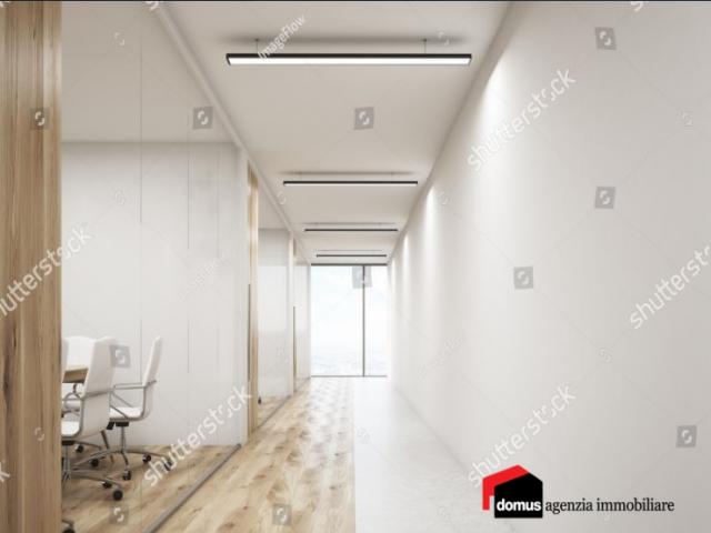 Case - Thiene limitrofi centro: ufficio/negozio di 55 mq circa, piano terra, parcheggio fronte strada