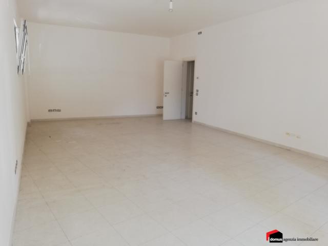 Case - Thiene limitrofi centro: ufficio/negozio di 55 mq circa, piano terra, parcheggio fronte strada