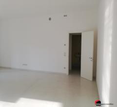 Case - Thiene limitrofi centro: ufficio/negozio di 55 mq circa, piano terra, parcheggio fronte strada