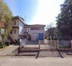 Brendola (vi) - capannone industriale per circa 700 mq con altezza 7 mt e area