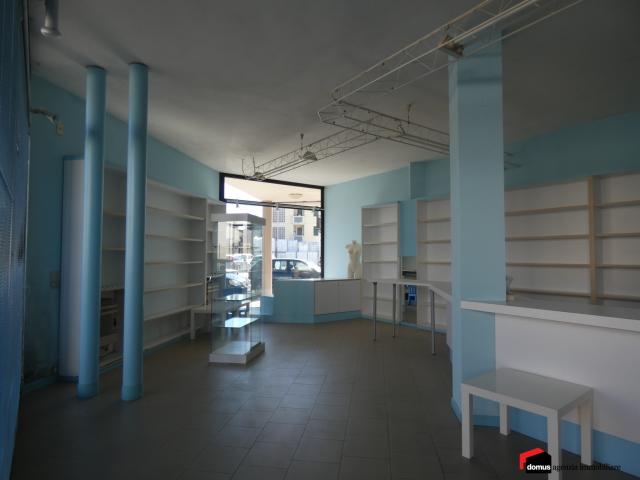 Case - Zugliano - centro: negozio/ufficio/studio di 100 mq con ampio parcheggio e magazzino