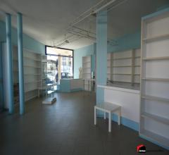 Case - Zugliano - centro: negozio/ufficio/studio di 100 mq con ampio parcheggio e magazzino