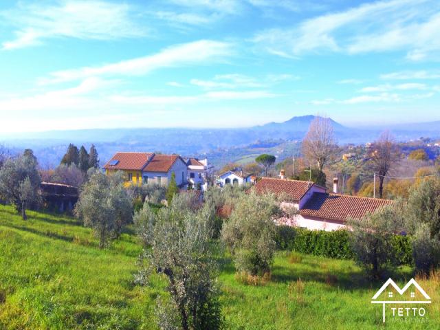 Case - Terreno edificabile panoramico e vicino ai servizi