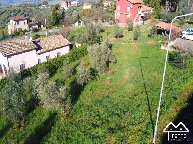 Case - Terreno edificabile panoramico e vicino ai servizi