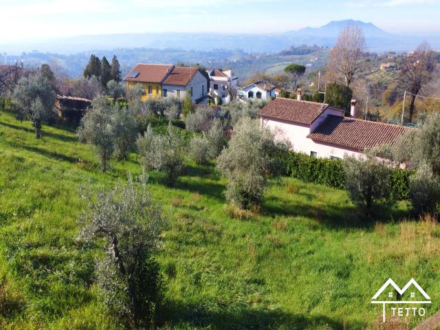 Case - Terreno edificabile panoramico e vicino ai servizi