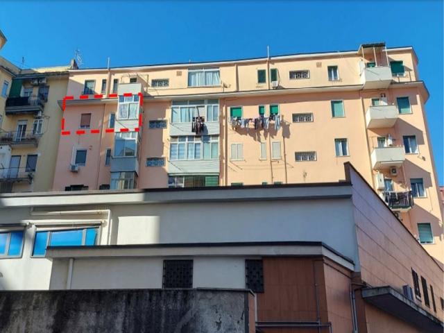 Case - Appartamento al piano sesto con balconi