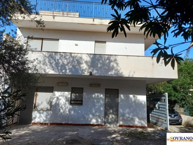 Case - Carini/johnnie walker/magellano: villa unifamiliare su 3 livelli
