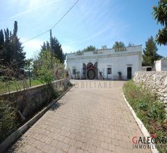 Salento, san donato di lecce (le). antica masseria con piscina.