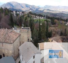 Casa indipendente in vendita a loro piceno centro storico