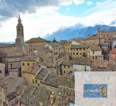 Appartamenti in Vendita - Casa indipendente in vendita a loro piceno centro storico