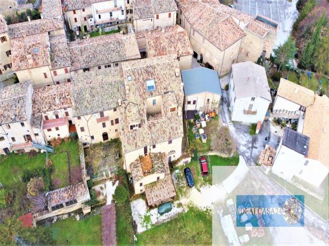 Appartamenti in Vendita - Casa indipendente in vendita a loro piceno centro storico