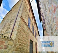 Appartamenti in Vendita - Casa indipendente in vendita a loro piceno centro storico