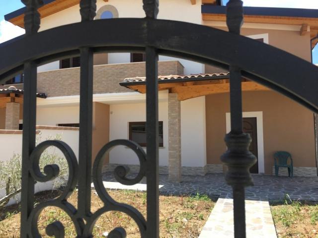 Case - Porzione di villa bifamiliare  residence -villaggio degli ulivi-  lotto 5 e 6