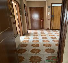Case - Panoramico appartamento con terrazzo e veranda a livello