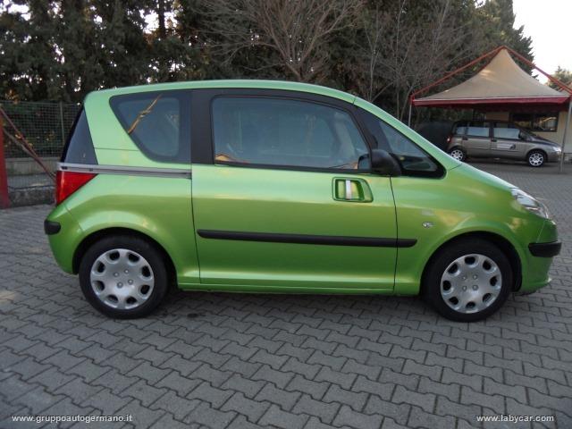 Auto - Peugeot 1007 1.4 happy