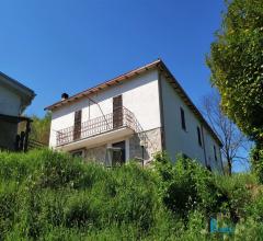 Casa indipendente immersa nel verde di piediluco