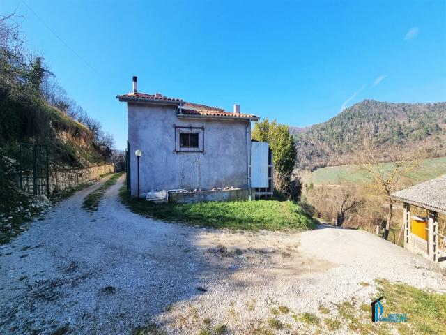 Case - Casa indipendente immersa nel verde di piediluco