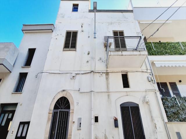 Appartamenti in Vendita - Casa indipendente in vendita a modugno centro storico