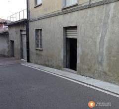 Laboratorio in vendita a caprino bergamasco.