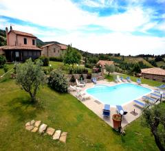 Case - Sorano, agriturismo con piscina