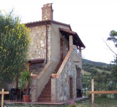 Case - Sorano, agriturismo con piscina