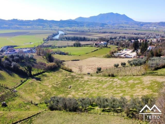 Case - Terreno agricolo totalmente recintato con pozzo.