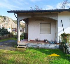 Casa con giardino in vendita a montignoso