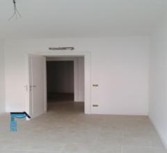 Appartamenti in Vendita - Centro: luminoso ufficio con tre vani e ottime finiture
