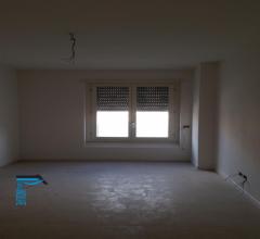 Appartamenti in Vendita - Centro: luminoso ufficio con tre vani e ottime finiture